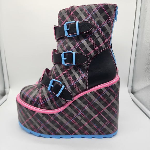 Monster High YRU Dune Platform Wedge Boots Size 10 Plaid Goth Pink Blue - Picture 3 of 8